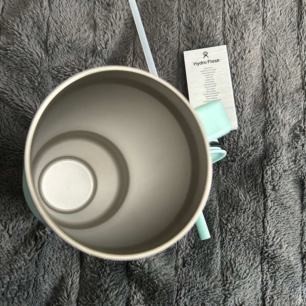 Brand new baby blue 40oz tumbler hydro flask with flexible straw - Picture 5 of 6